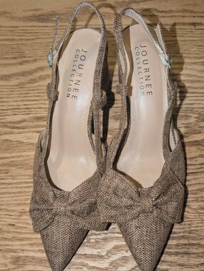 Journee Collection Slingback Chunky Heels, Bowed Bronze Fabric, Size 10